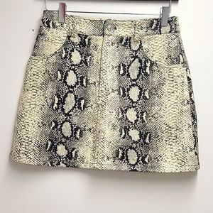 How.Very.Loved Mini Skirt Snakeskin Pattern Zip and Button Closure Size S